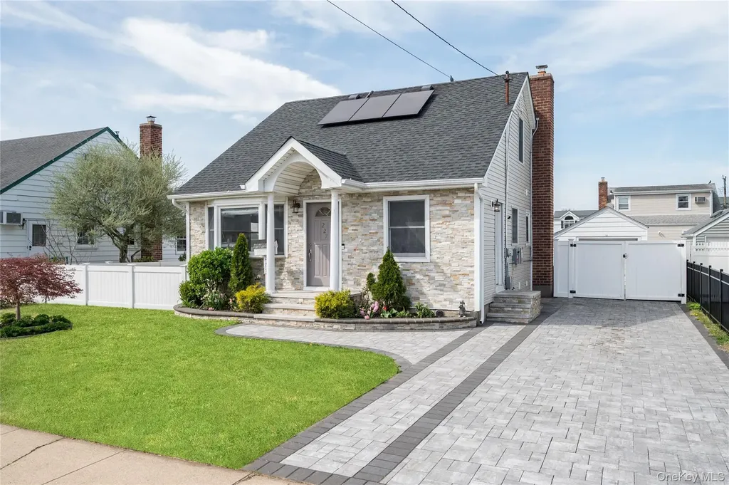 227 Columbus Parkway Mineola NY 11501