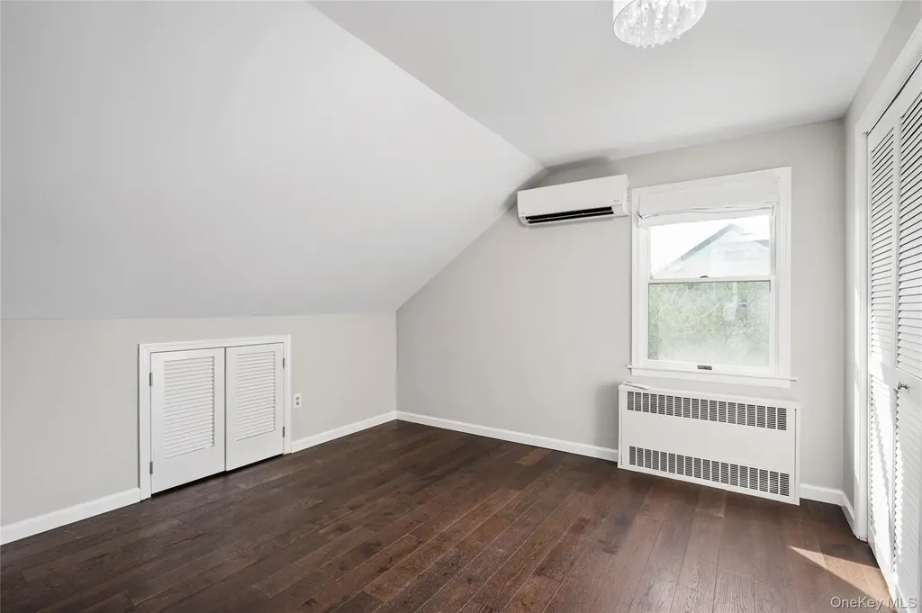 227 Columbus Parkway Mineola NY 11501