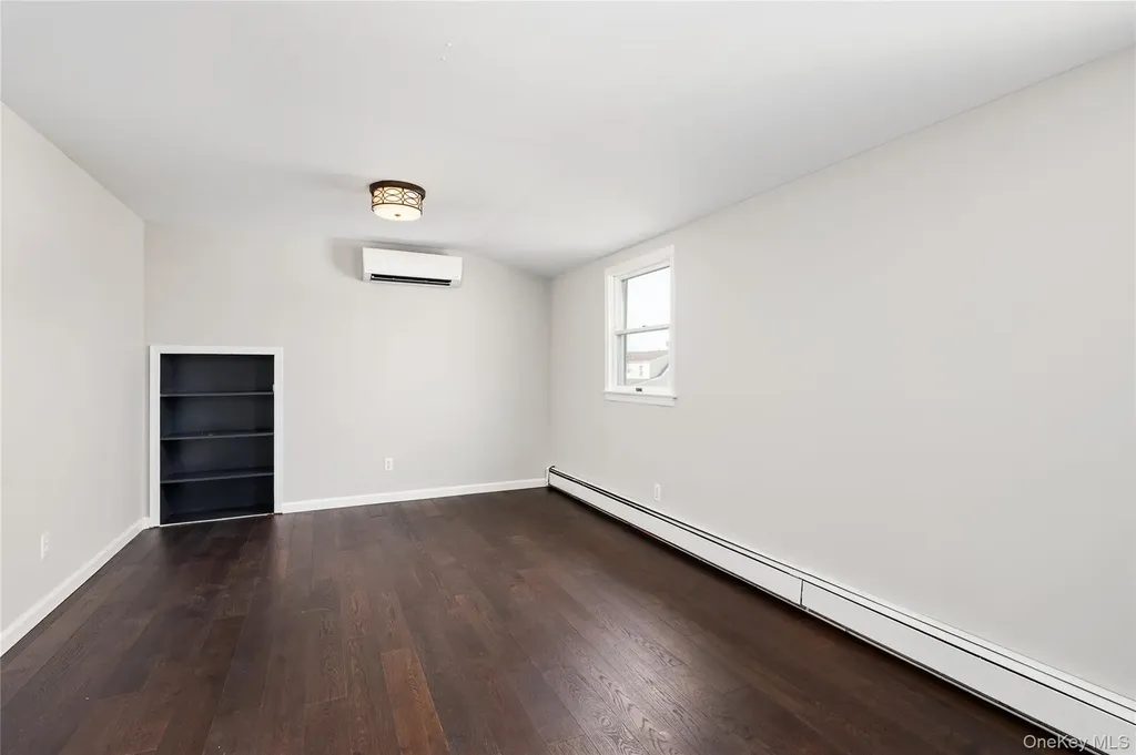 227 Columbus Parkway Mineola NY 11501