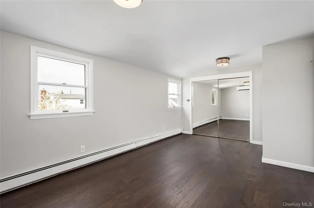 227 Columbus Parkway Mineola NY 11501