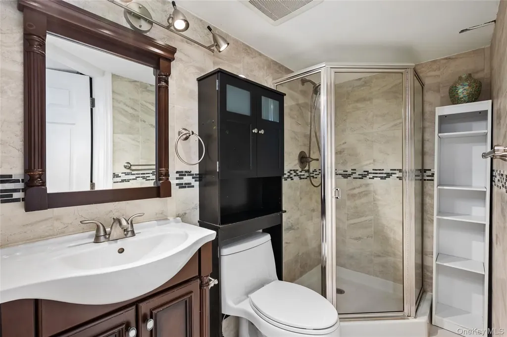 227 Columbus Parkway Mineola NY 11501