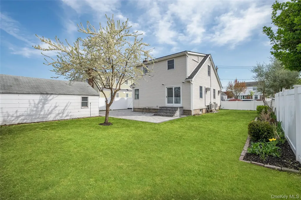 227 Columbus Parkway Mineola NY 11501