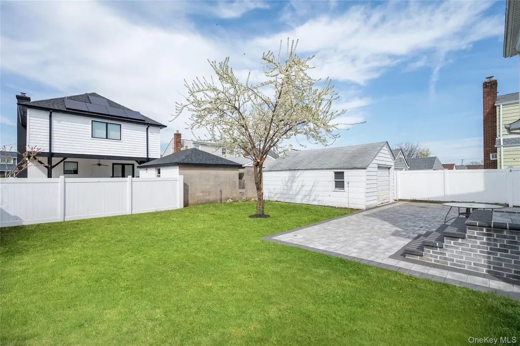 227 Columbus Parkway Mineola NY 11501