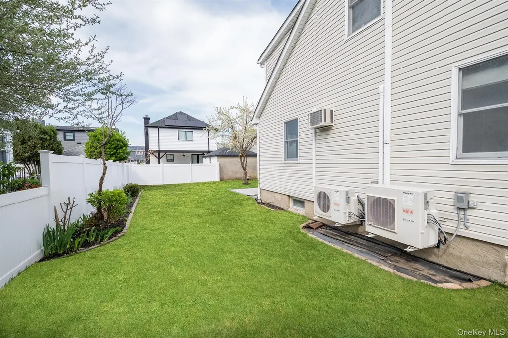 227 Columbus Parkway Mineola NY 11501