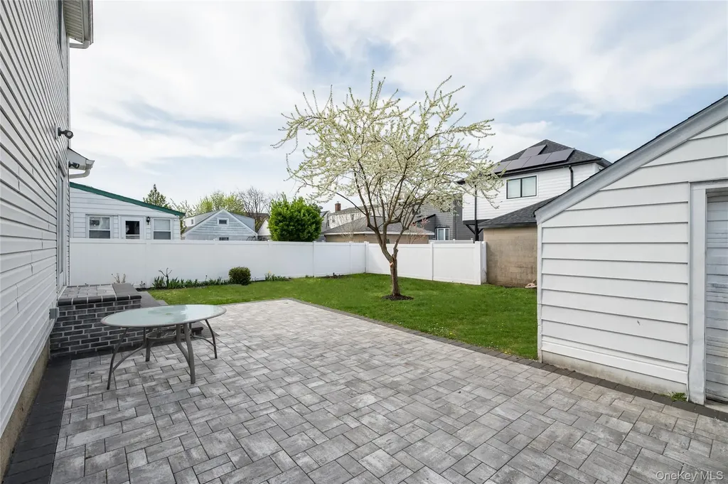 227 Columbus Parkway Mineola NY 11501