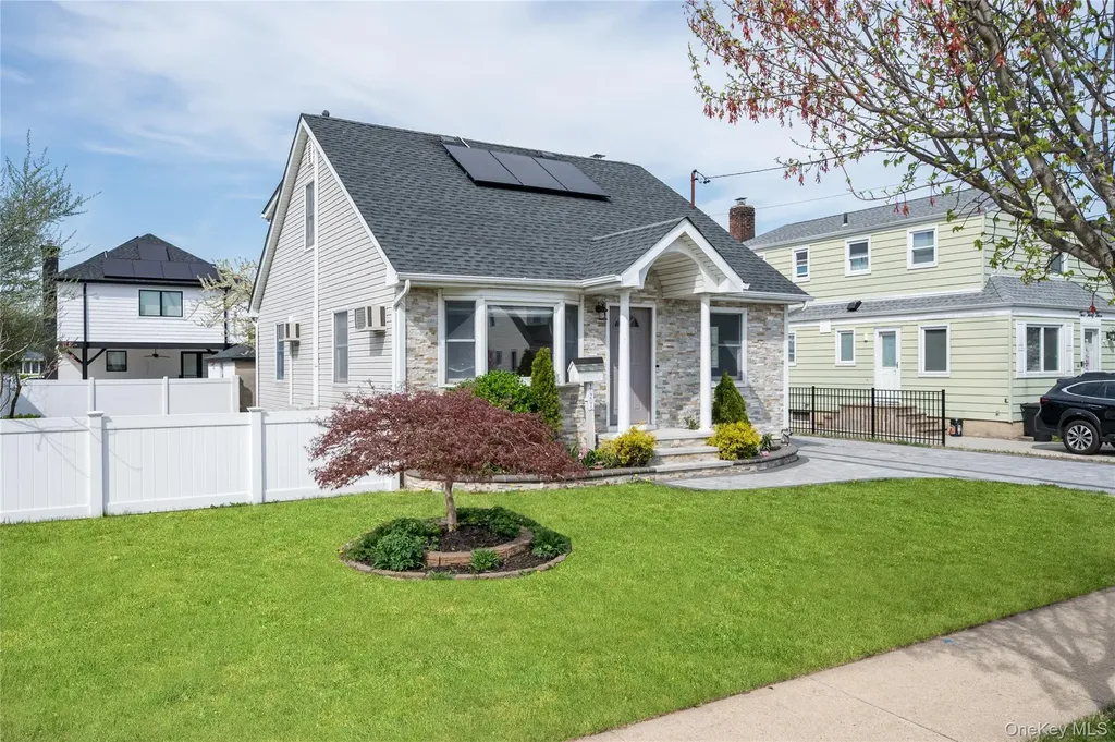 227 Columbus Parkway Mineola NY 11501