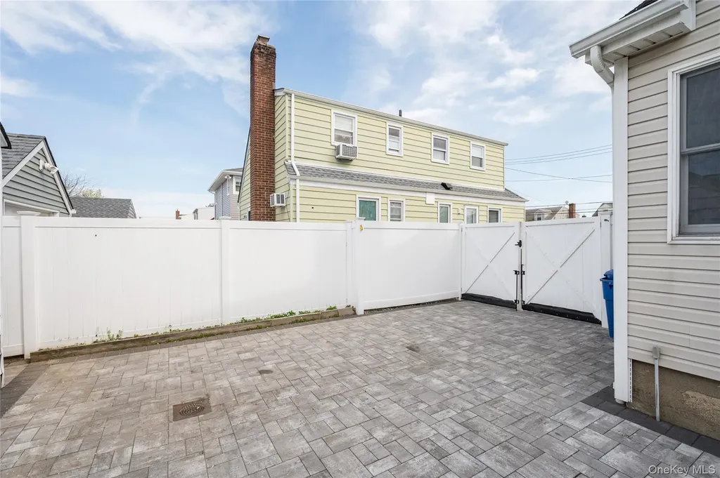 227 Columbus Parkway Mineola NY 11501