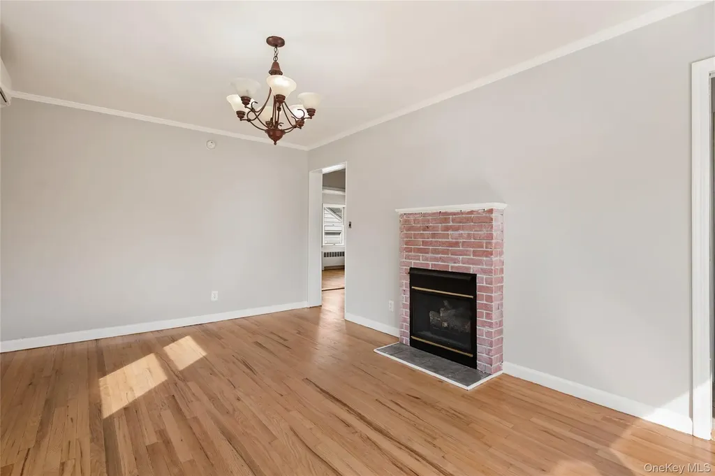 227 Columbus Parkway Mineola NY 11501