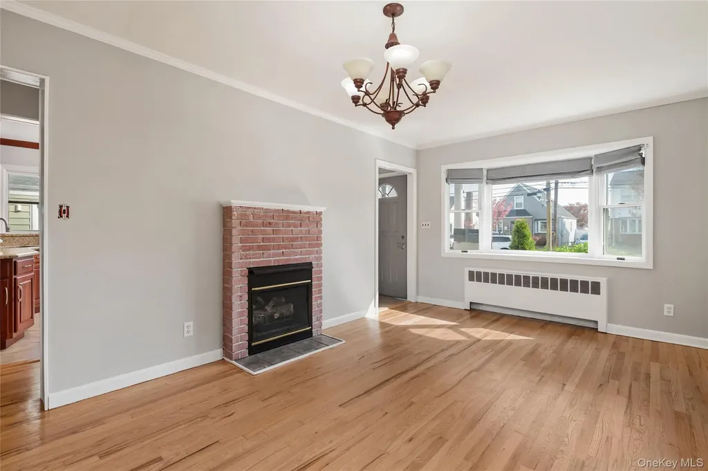 227 Columbus Parkway Mineola NY 11501
