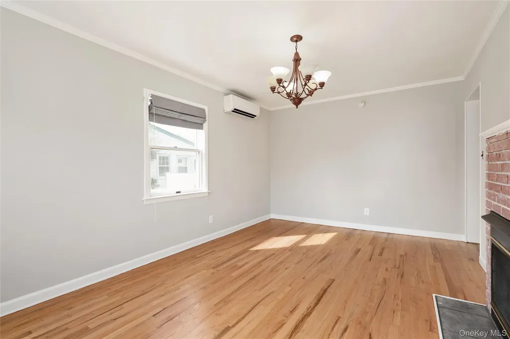227 Columbus Parkway Mineola NY 11501