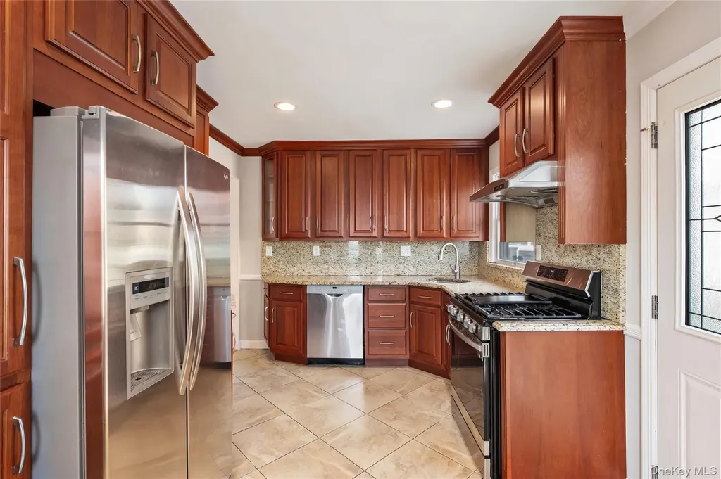 227 Columbus Parkway Mineola NY 11501