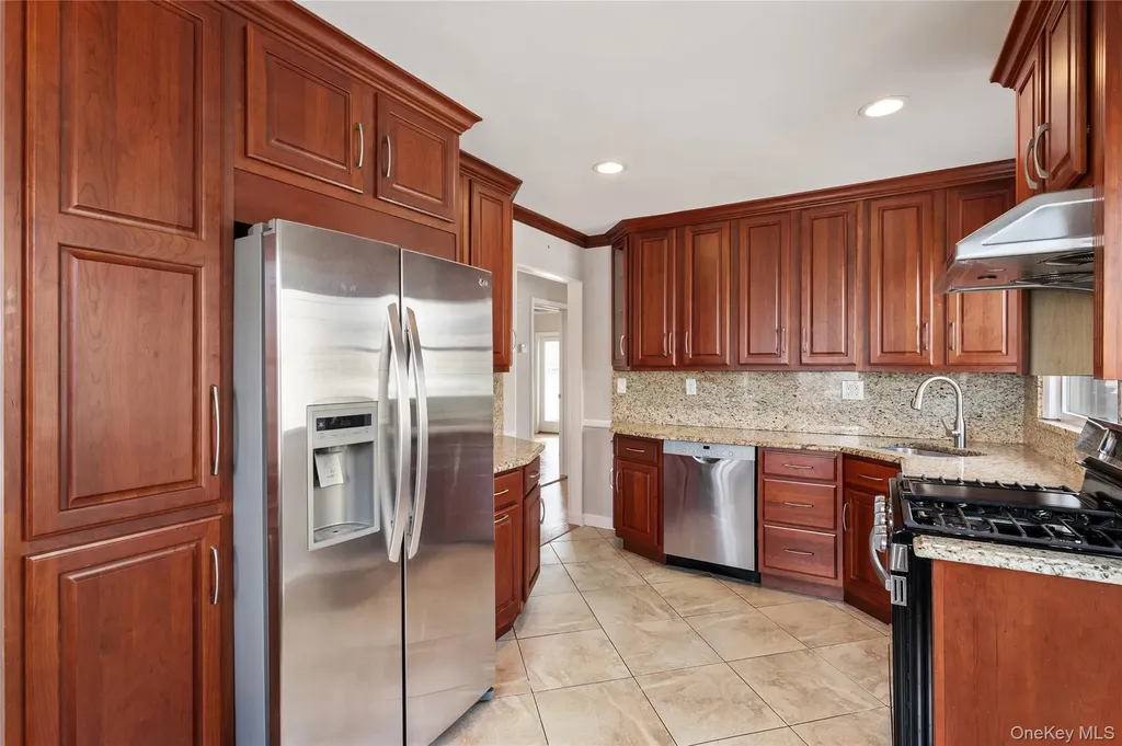 227 Columbus Parkway Mineola NY 11501