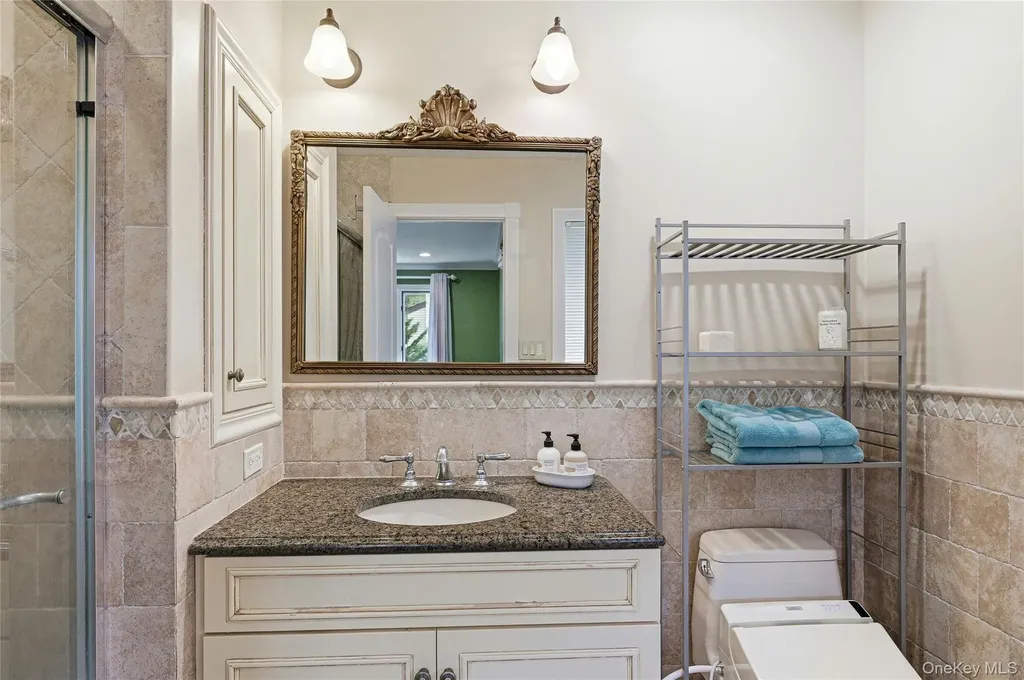 18 Aldgate Drive W Manhasset NY 11030