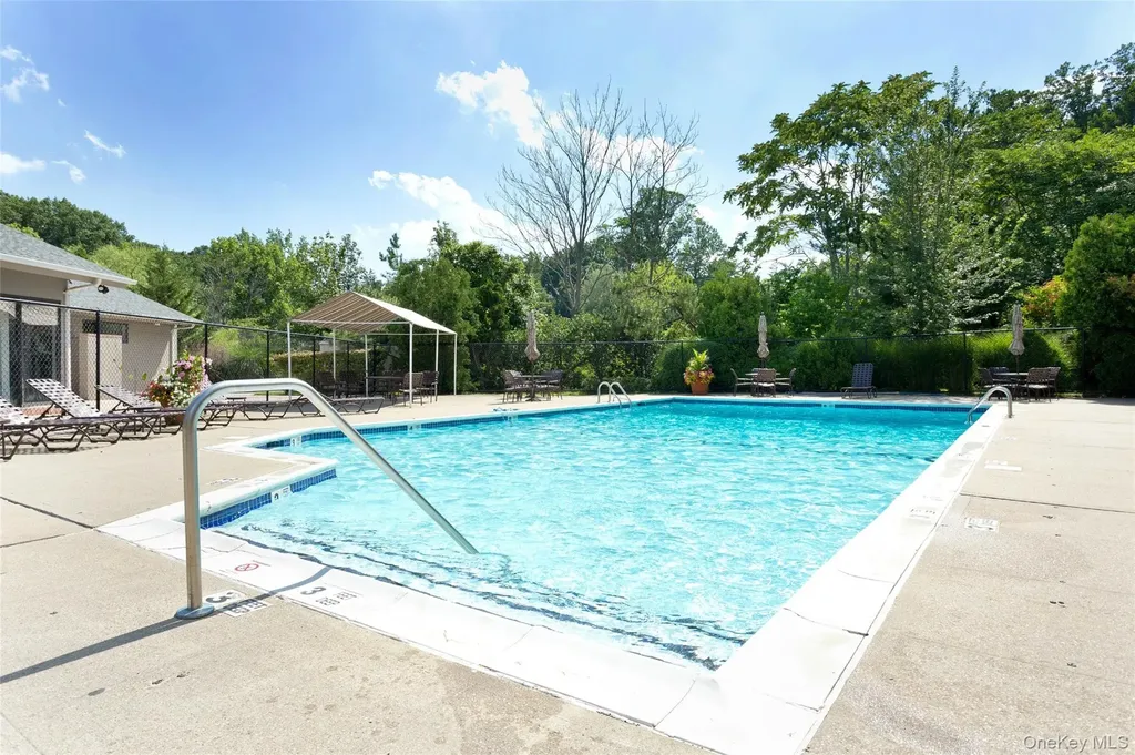 18 Aldgate Drive W Manhasset NY 11030