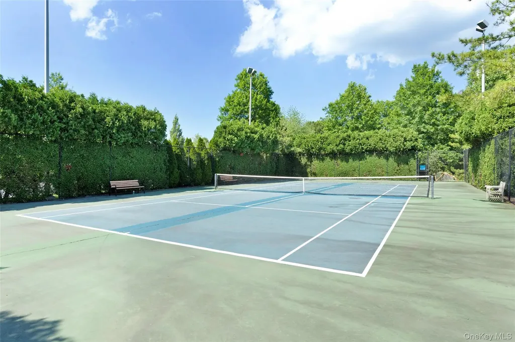 18 Aldgate Drive W Manhasset NY 11030