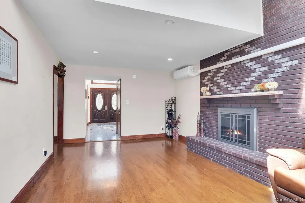 12 Bagatelle Road Dix Hills NY 11746