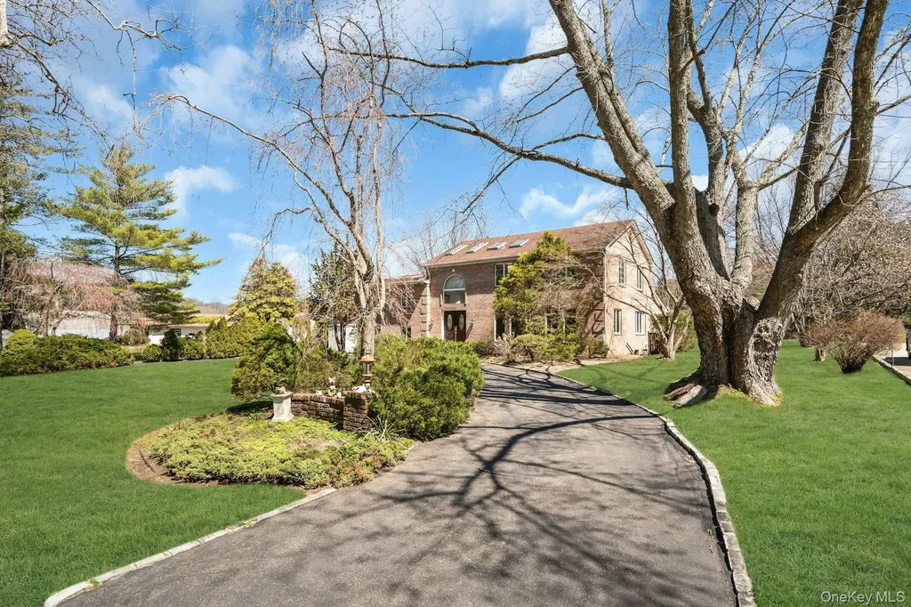 12 Bagatelle Road Dix Hills NY 11746