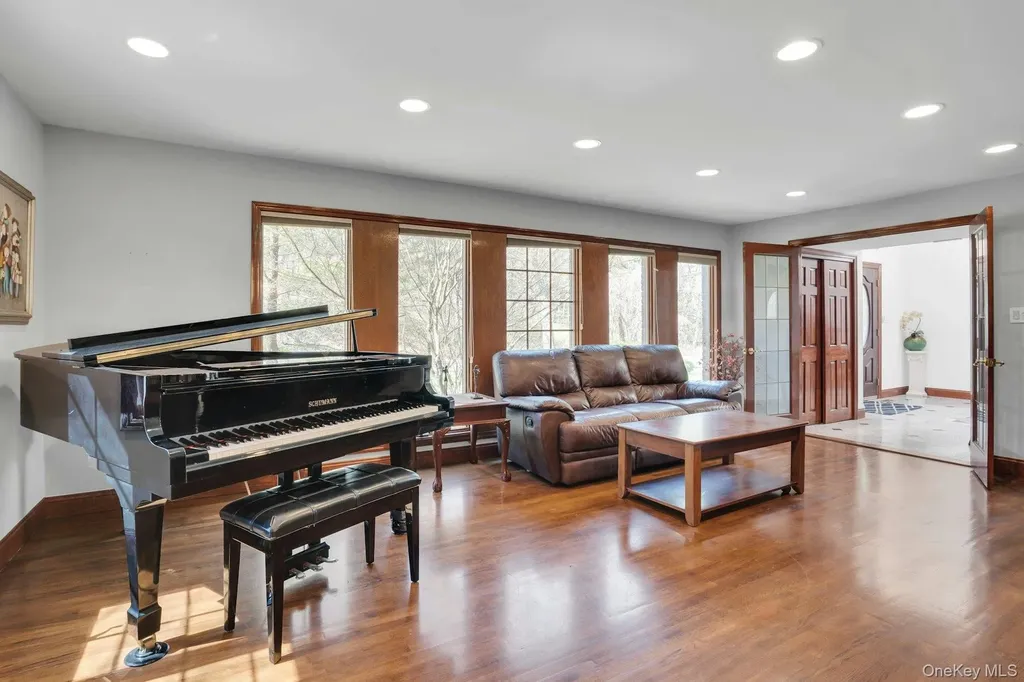 12 Bagatelle Road Dix Hills NY 11746