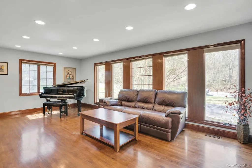12 Bagatelle Road Dix Hills NY 11746