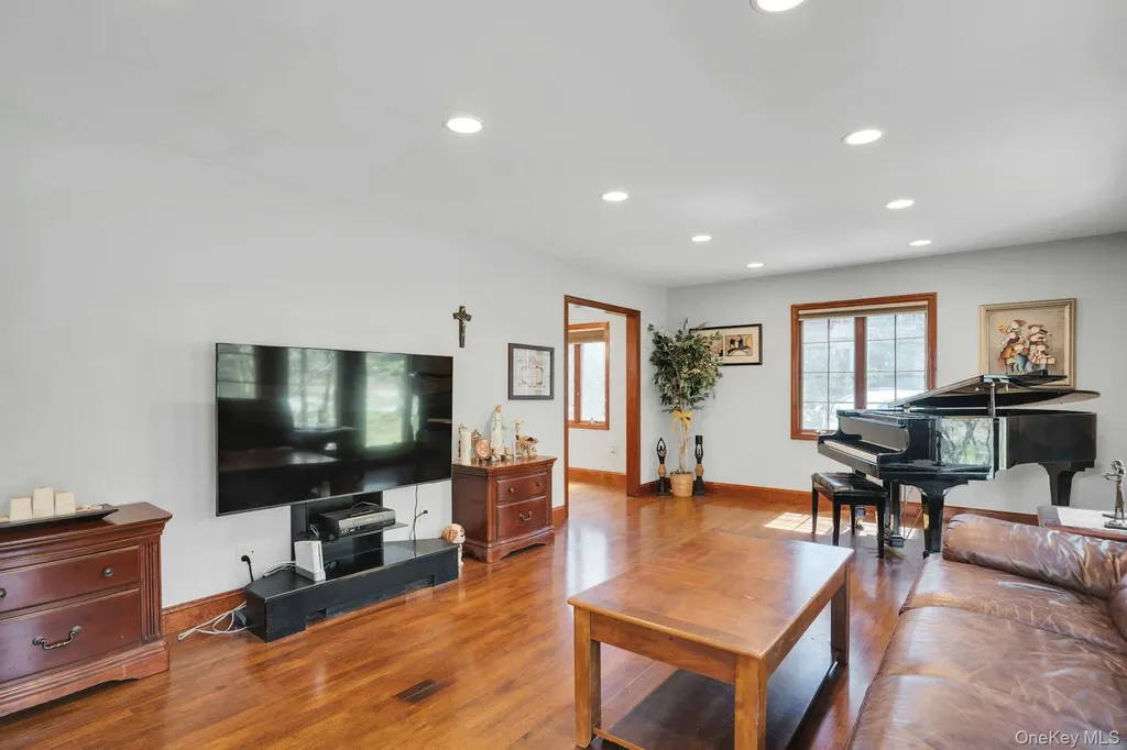 12 Bagatelle Road Dix Hills NY 11746