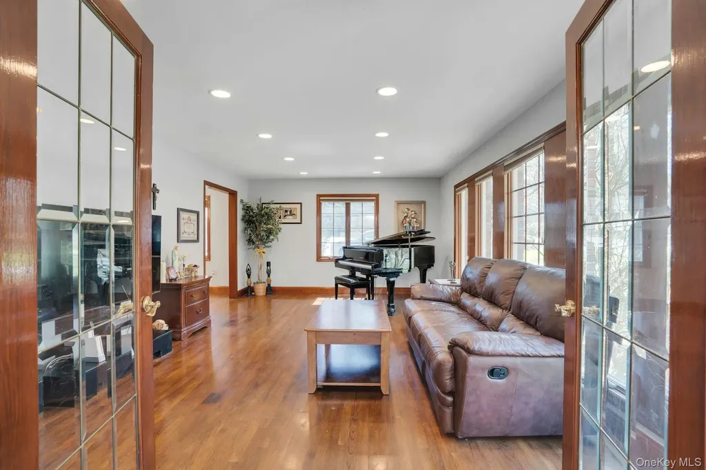 12 Bagatelle Road Dix Hills NY 11746