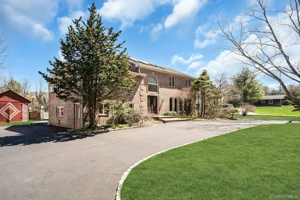 12 Bagatelle Road Dix Hills NY 11746