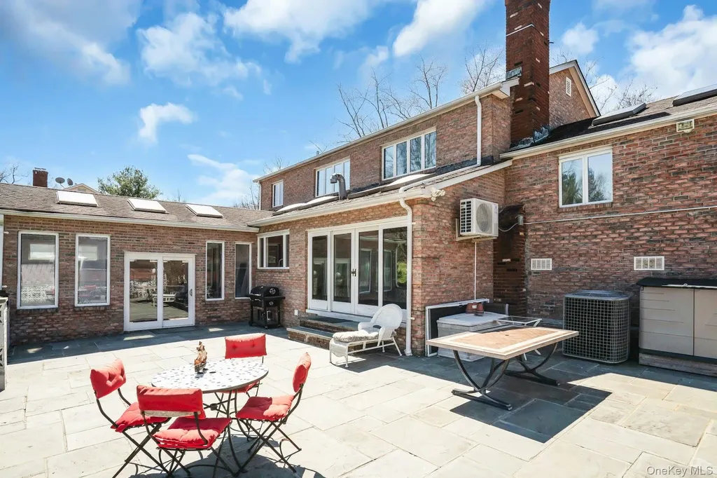 12 Bagatelle Road Dix Hills NY 11746