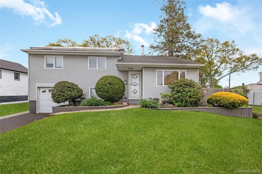 55 Amherst Drive Massapequa NY 11758