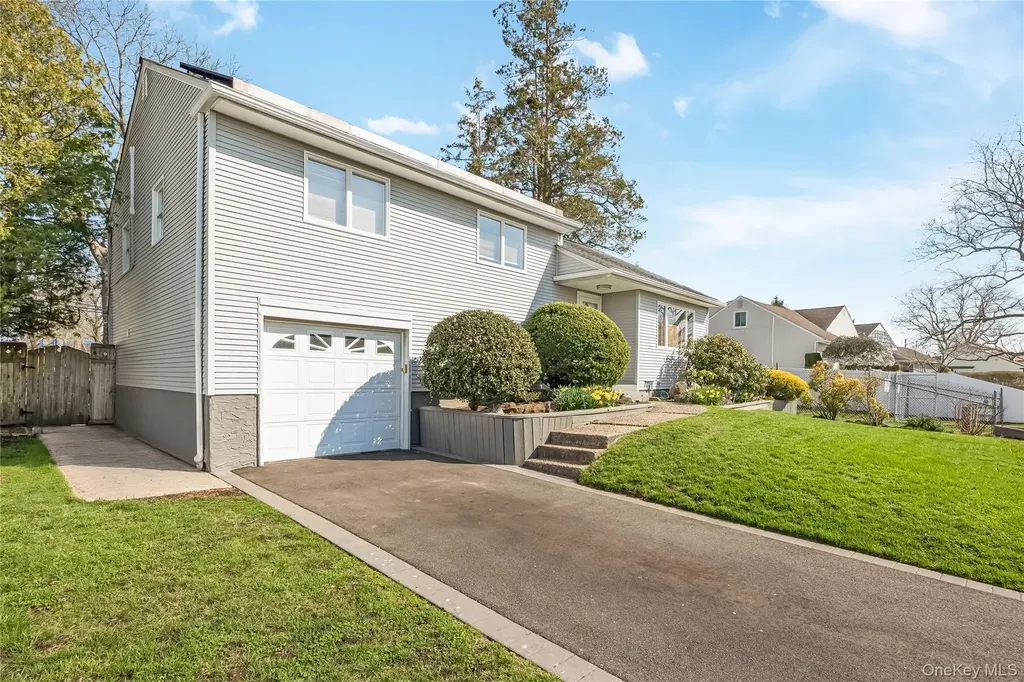 55 Amherst Drive Massapequa NY 11758