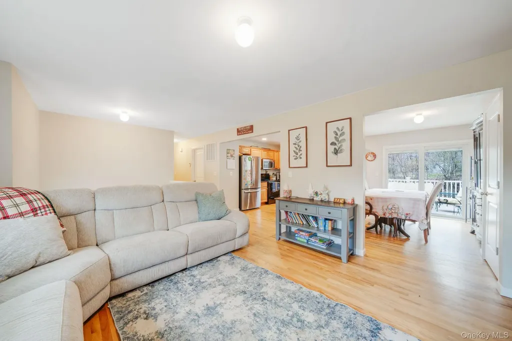 268 Holbrook Road Ronkonkoma NY 11779