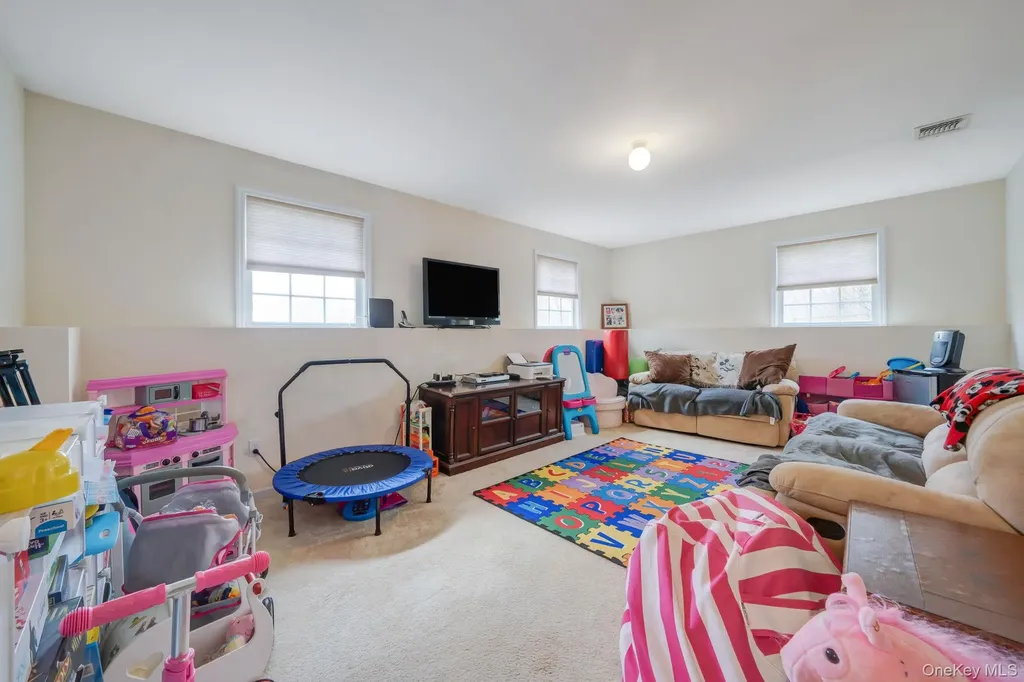268 Holbrook Road Ronkonkoma NY 11779
