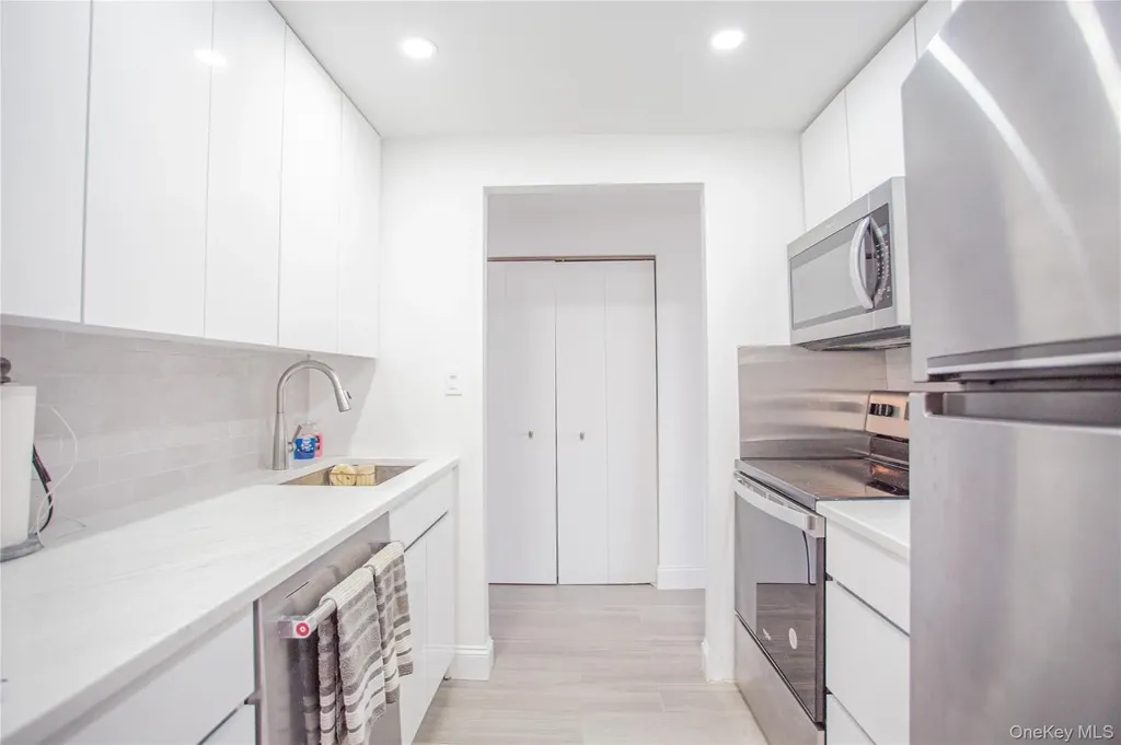 230 W Broadway Long Beach NY 11561