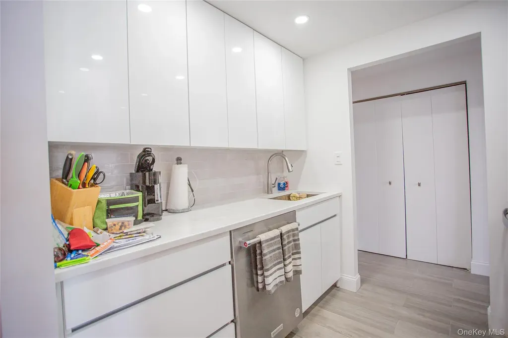230 W Broadway Long Beach NY 11561