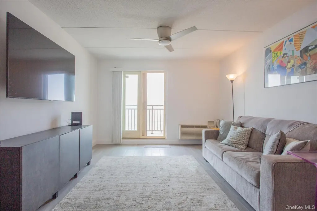 230 W Broadway Long Beach NY 11561