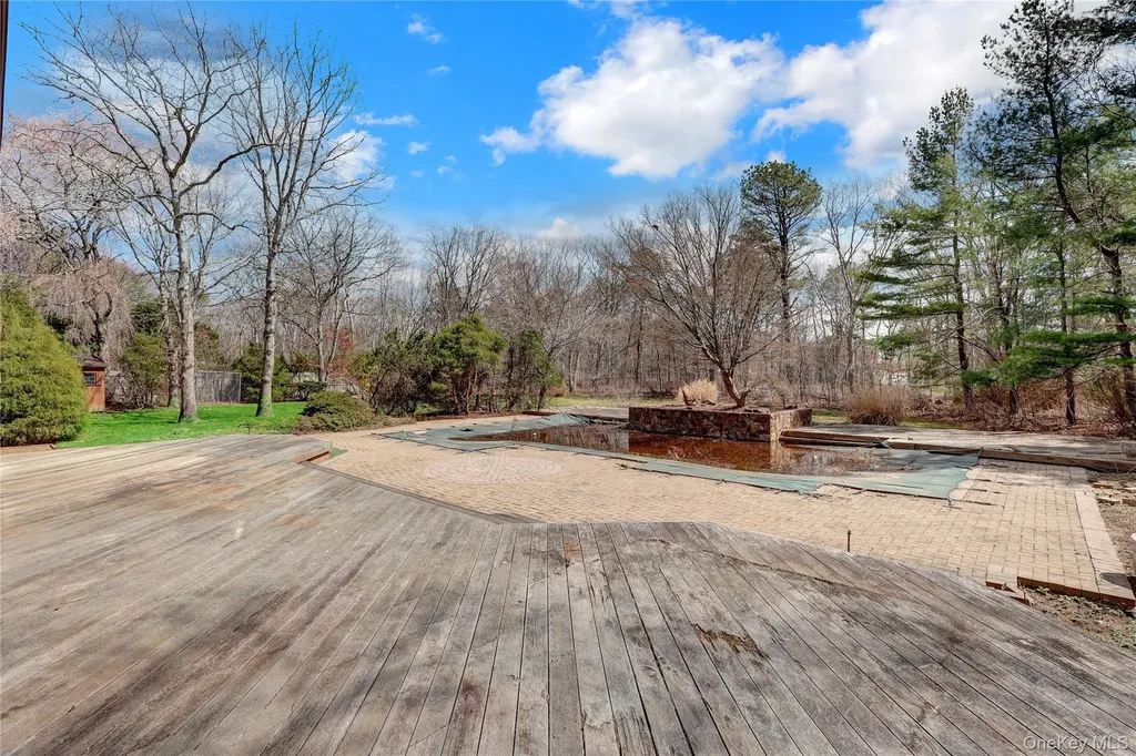 6 Liberty Lane Miller Place NY 11764
