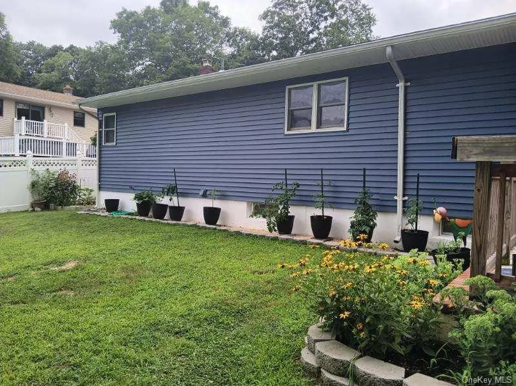 86 Hulse Avenue Wading River NY 11792