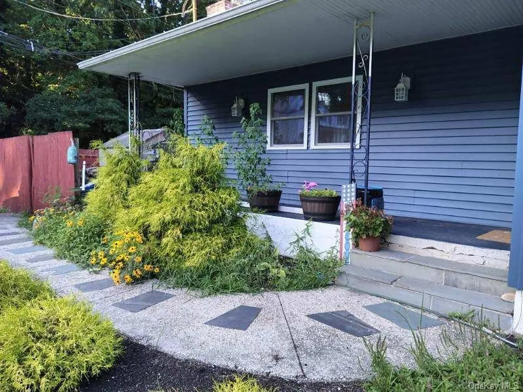 86 Hulse Avenue Wading River NY 11792