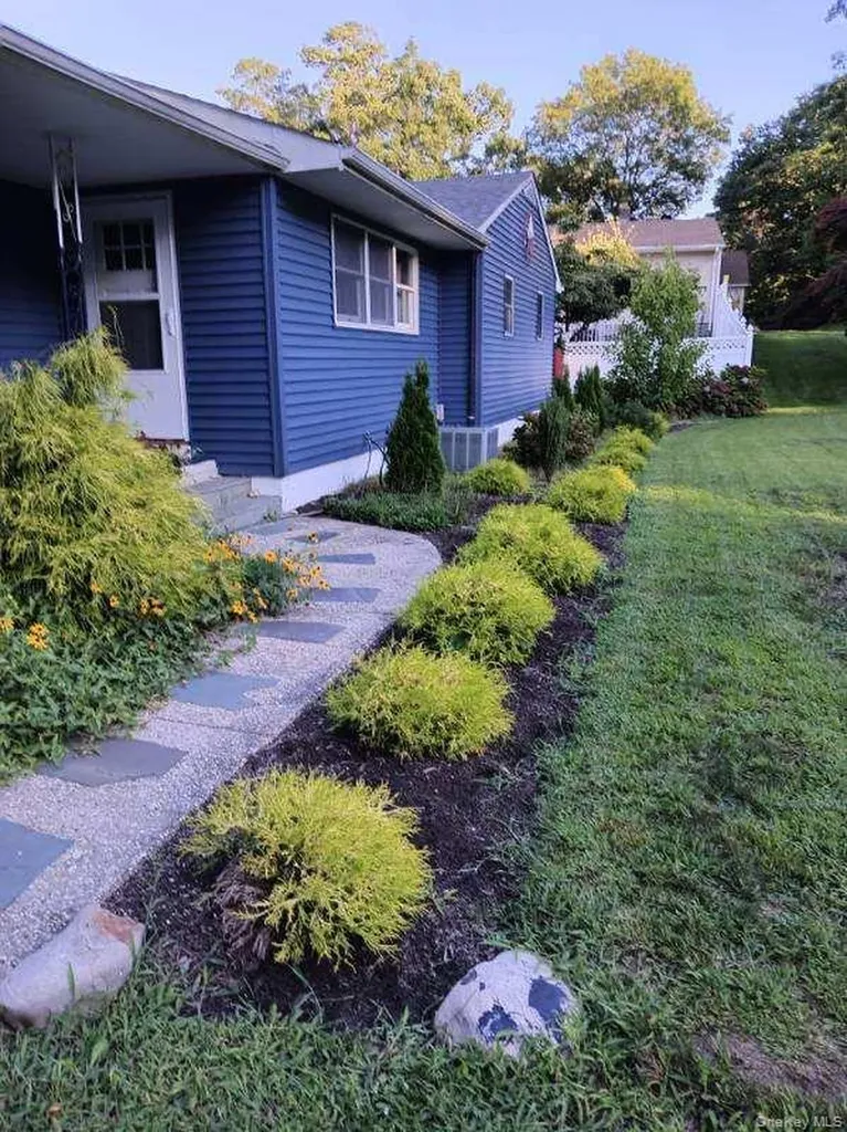 86 Hulse Avenue Wading River NY 11792