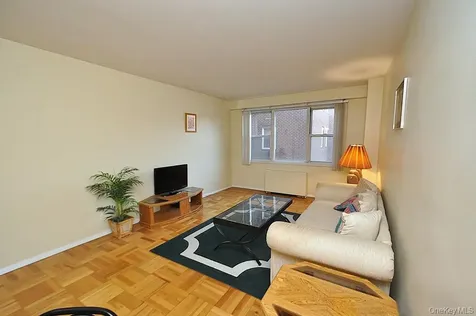 260 Garth Road Scarsdale NY 10583