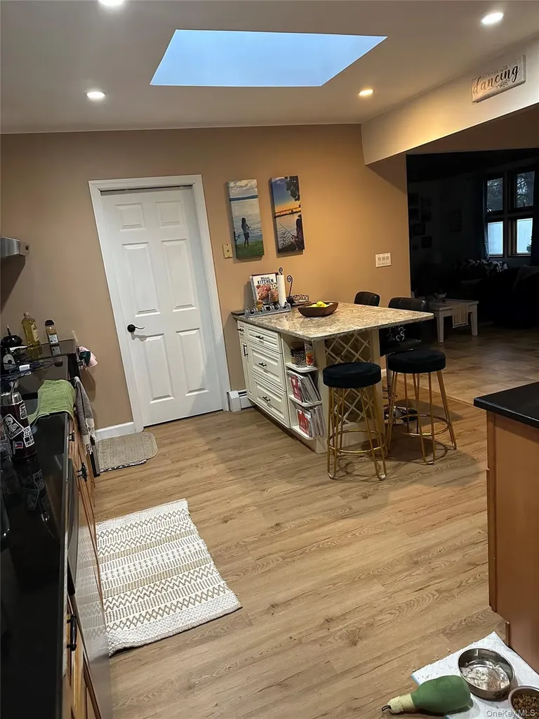 19 Bridle Path Farmingville NY 11738