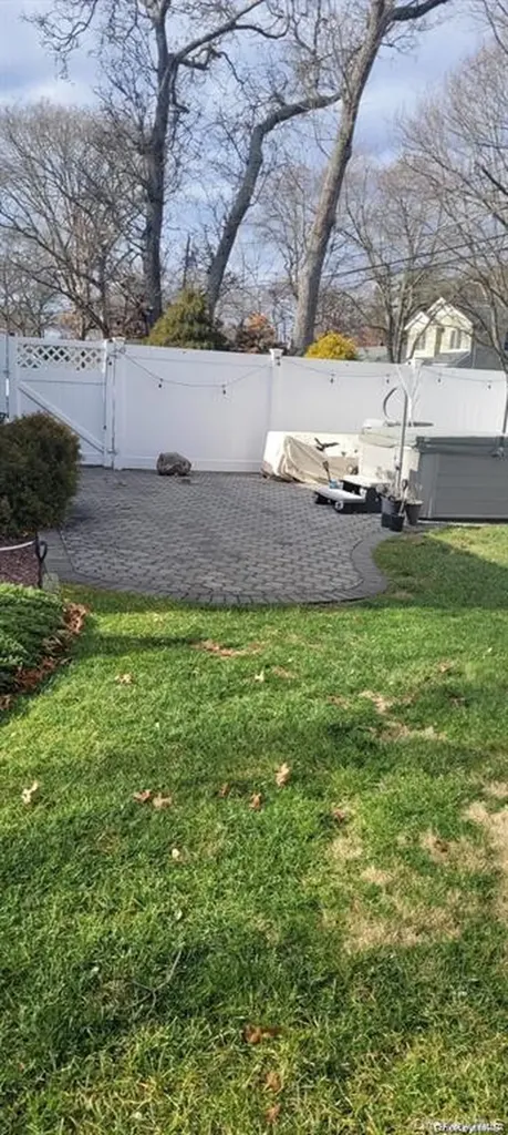 19 Bridle Path Farmingville NY 11738