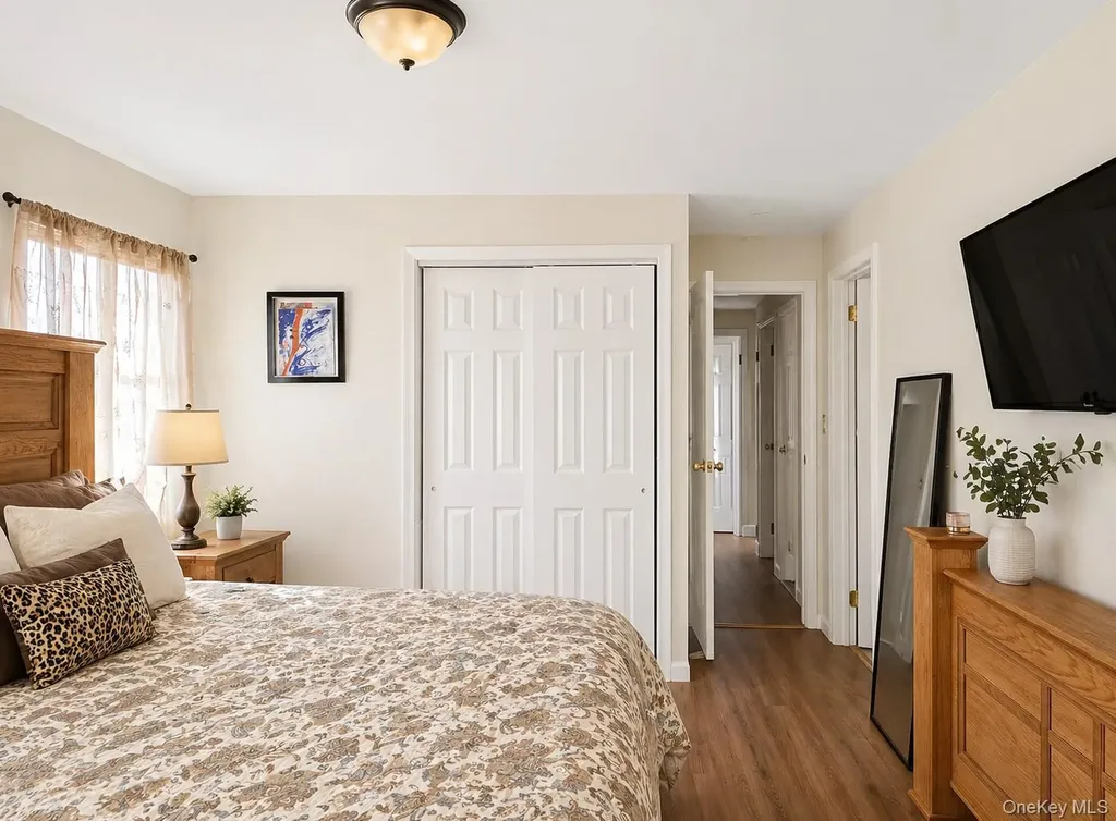 19 Bridle Path Farmingville NY 11738