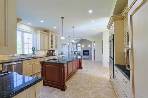 27 Kaitlin Drive Mahopac NY 10541