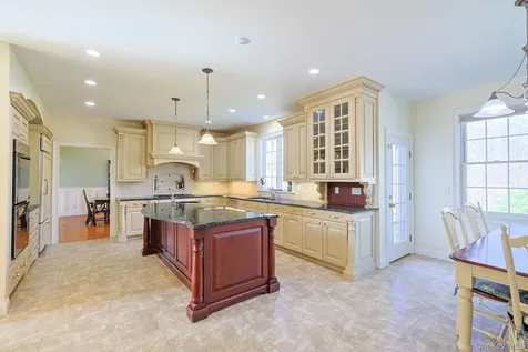 27 Kaitlin Drive Mahopac NY 10541