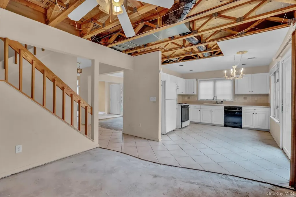 15 Doral Lane Bay Shore NY 11706