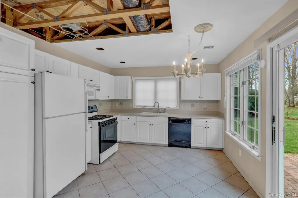 15 Doral Lane Bay Shore NY 11706
