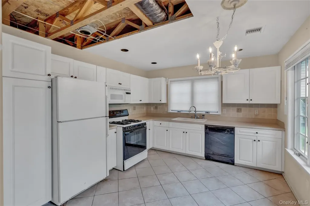 15 Doral Lane Bay Shore NY 11706