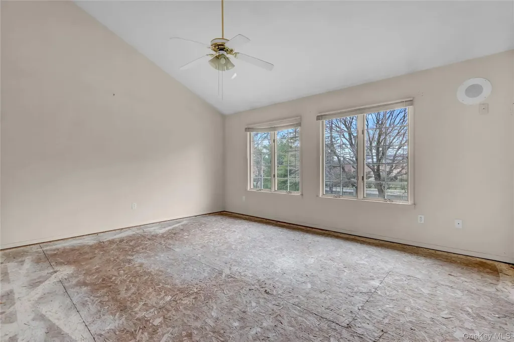 15 Doral Lane Bay Shore NY 11706