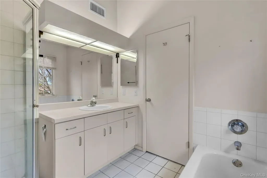 15 Doral Lane Bay Shore NY 11706