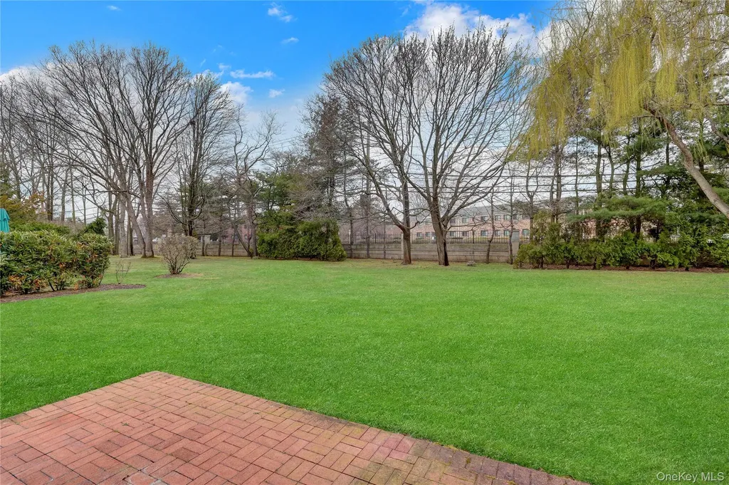 15 Doral Lane Bay Shore NY 11706